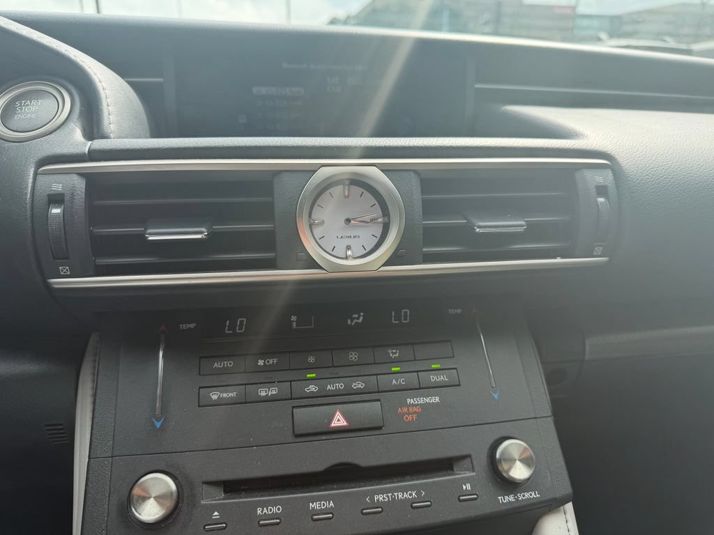 Used 2016 Lexus RC 200t RWD image 8