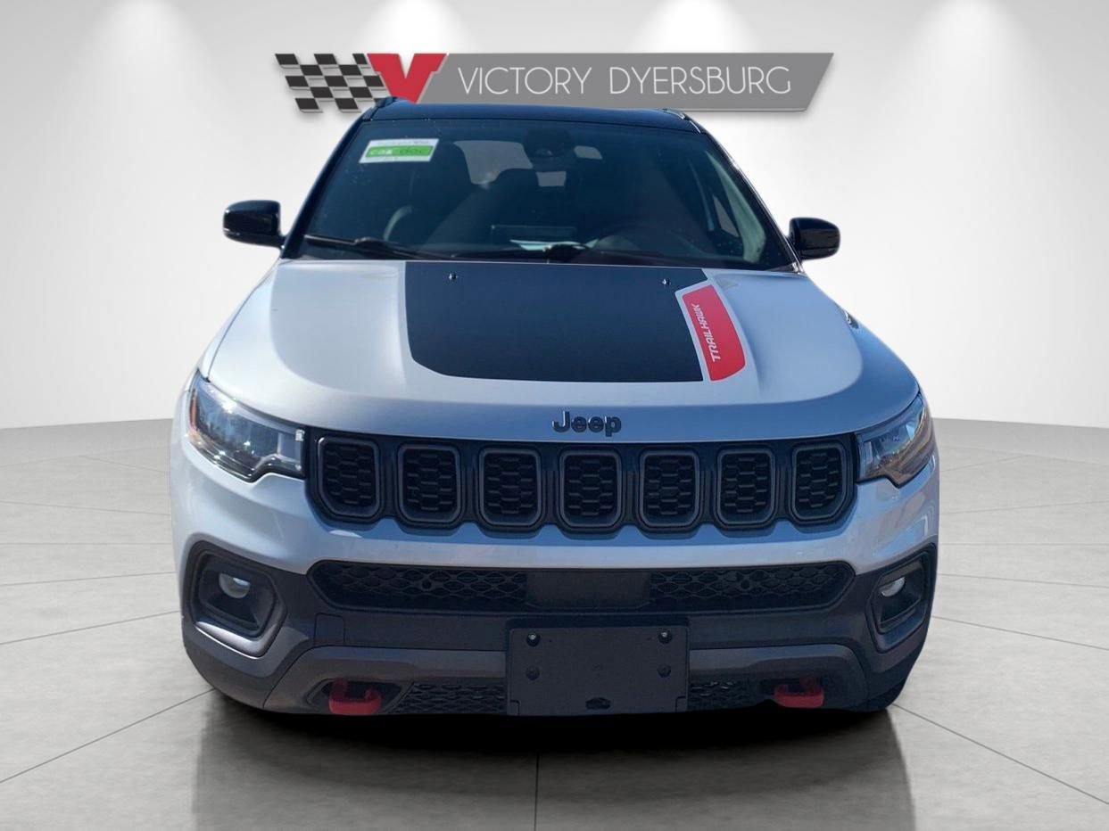 Used 2024 Jeep Compass Trailhawk image 3
