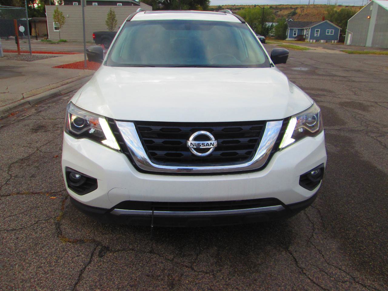 Used 2017 Nissan Pathfinder Platinum AWD/4WD image 7