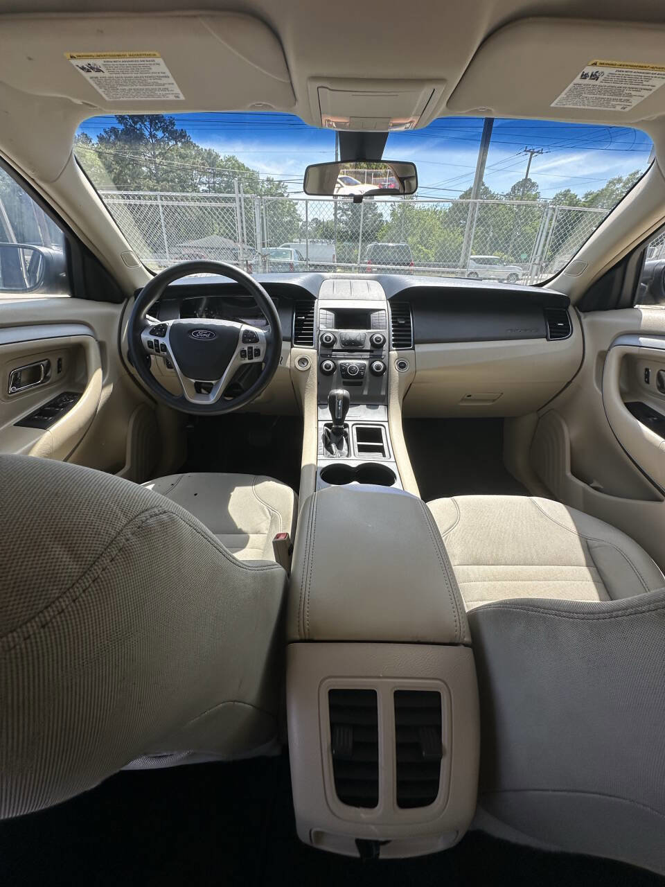 Used 2016 Ford Taurus SE FWD image 11
