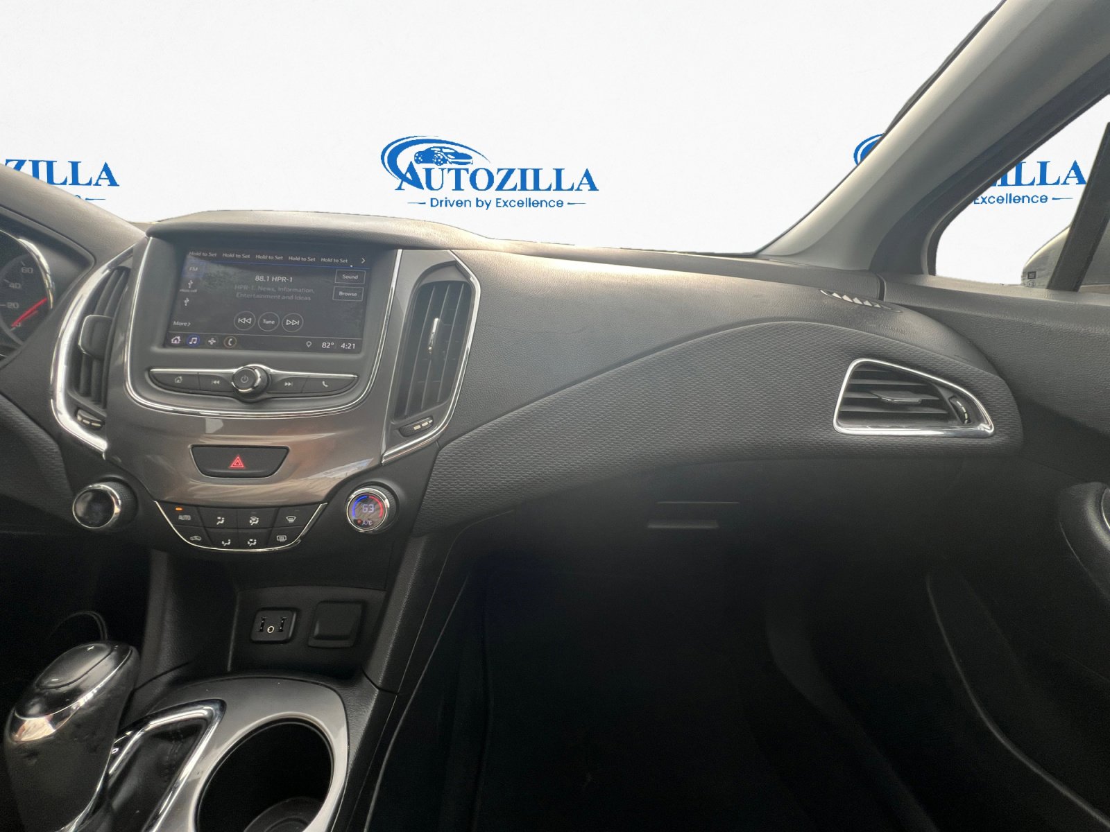 Used 2019 Chevrolet Cruze LT image 11