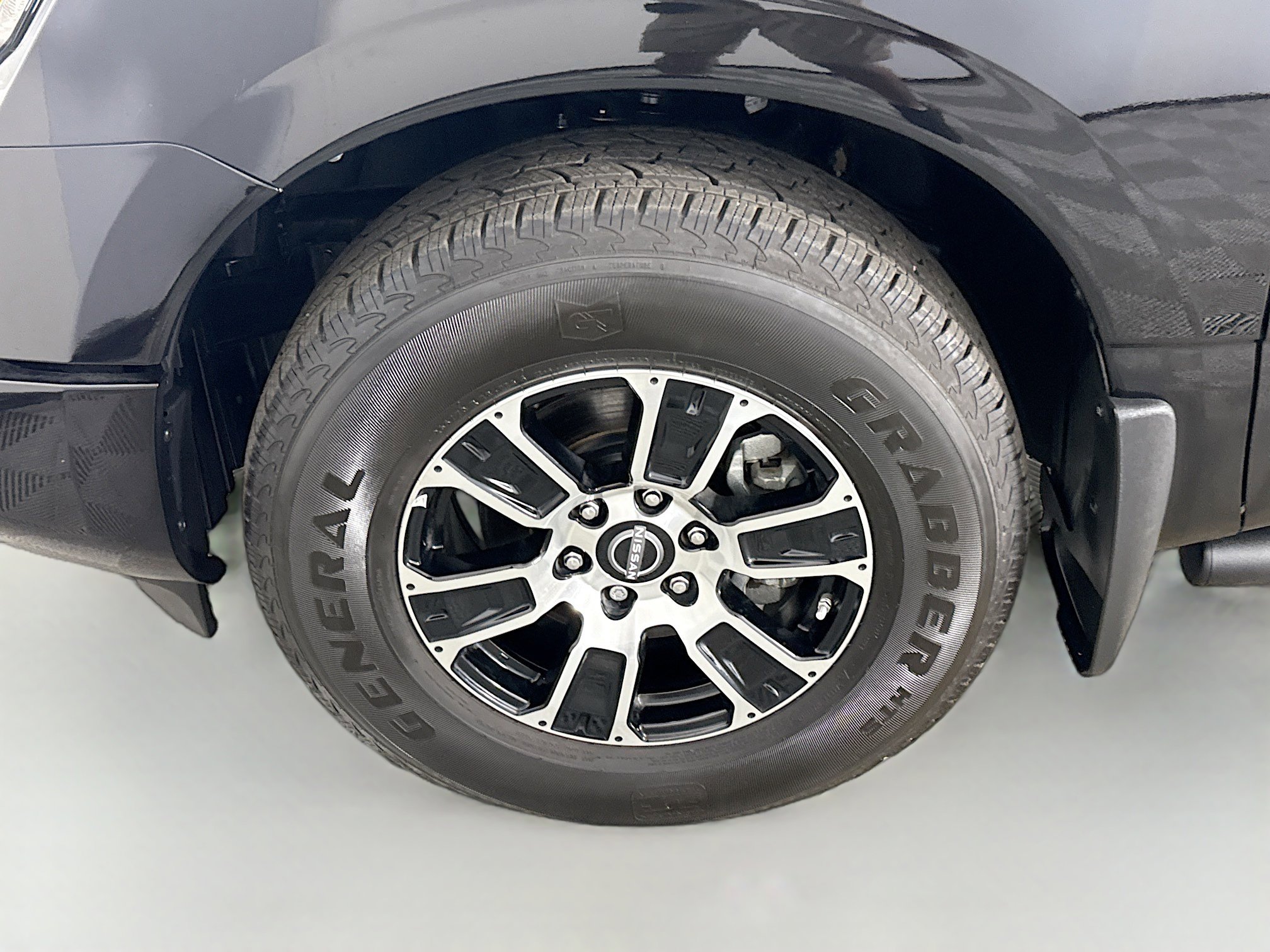 Used 2024 Nissan Titan SV w/ SV Convenience Package image 38