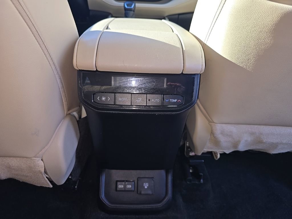 Used 2023 Toyota Highlander Limited image 34