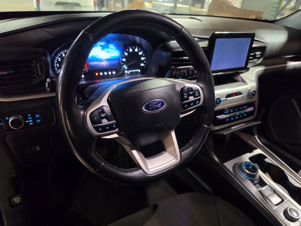 Used 2021 Ford Explorer XLT w/ Class III Trailer Tow Package AWD/4WD image 4