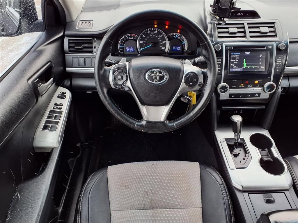 Used 2014 Toyota Camry SE image 11