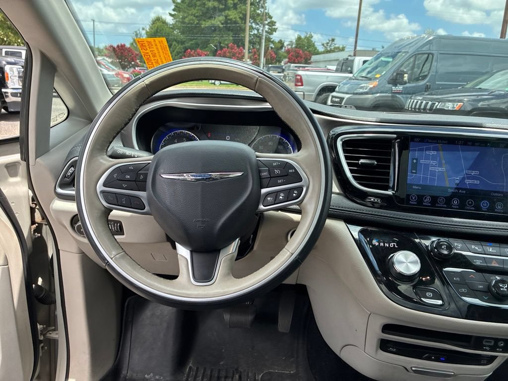 Used 2017 Chrysler Pacifica Limited FWD image 24