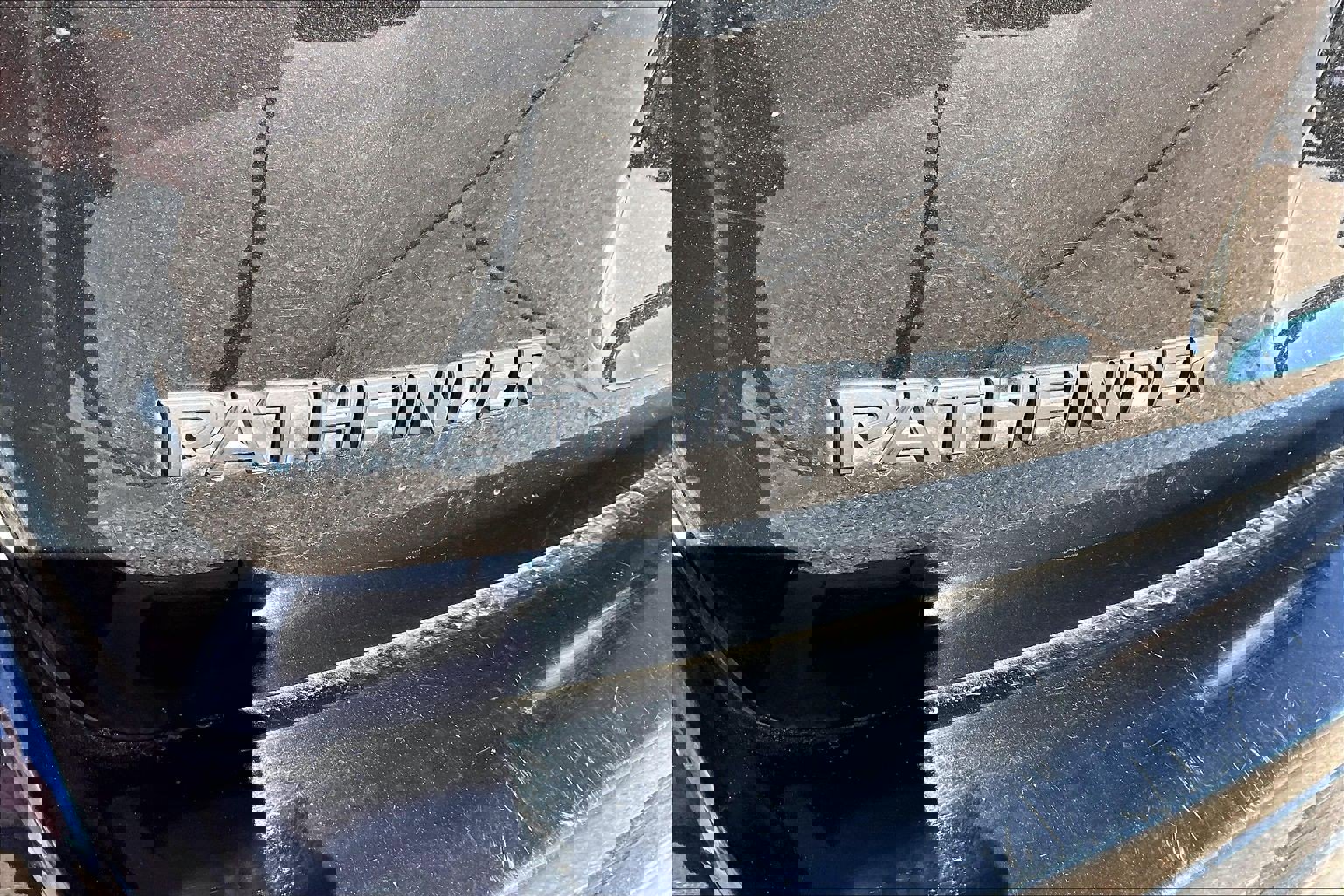 Used 2018 Nissan Pathfinder SL w/ Midnight Edition Package image 24