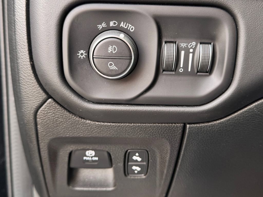 Used 2022 RAM 1500 TRX AWD/4WD image 32