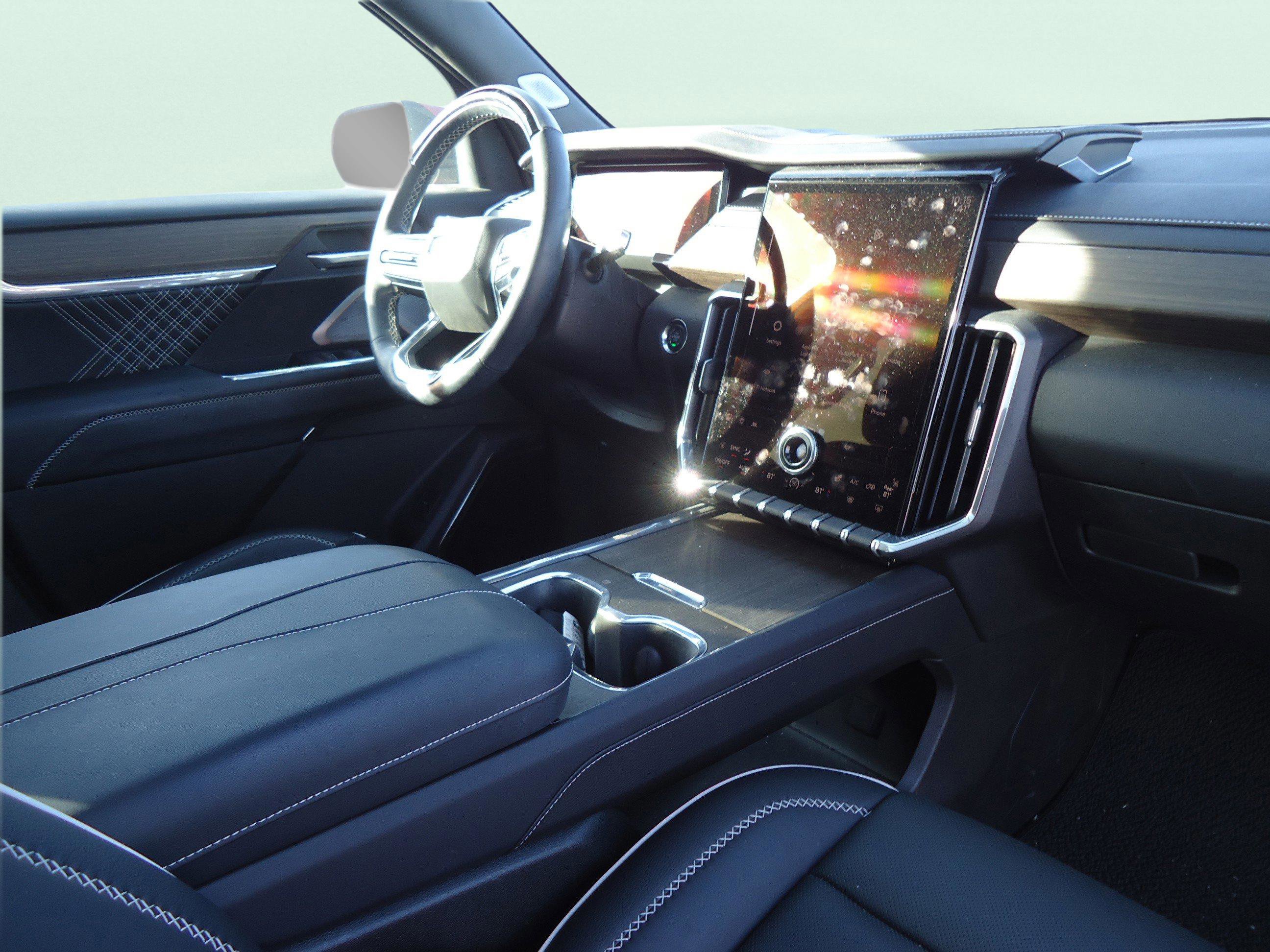 Used 2024 GMC Acadia Denali w/ Super Cruise Package image 27