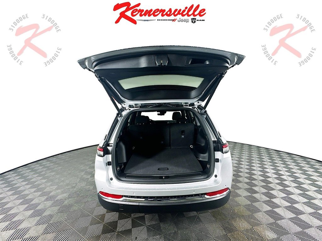 New 2025 Jeep Grand Cherokee Laredo X image 15