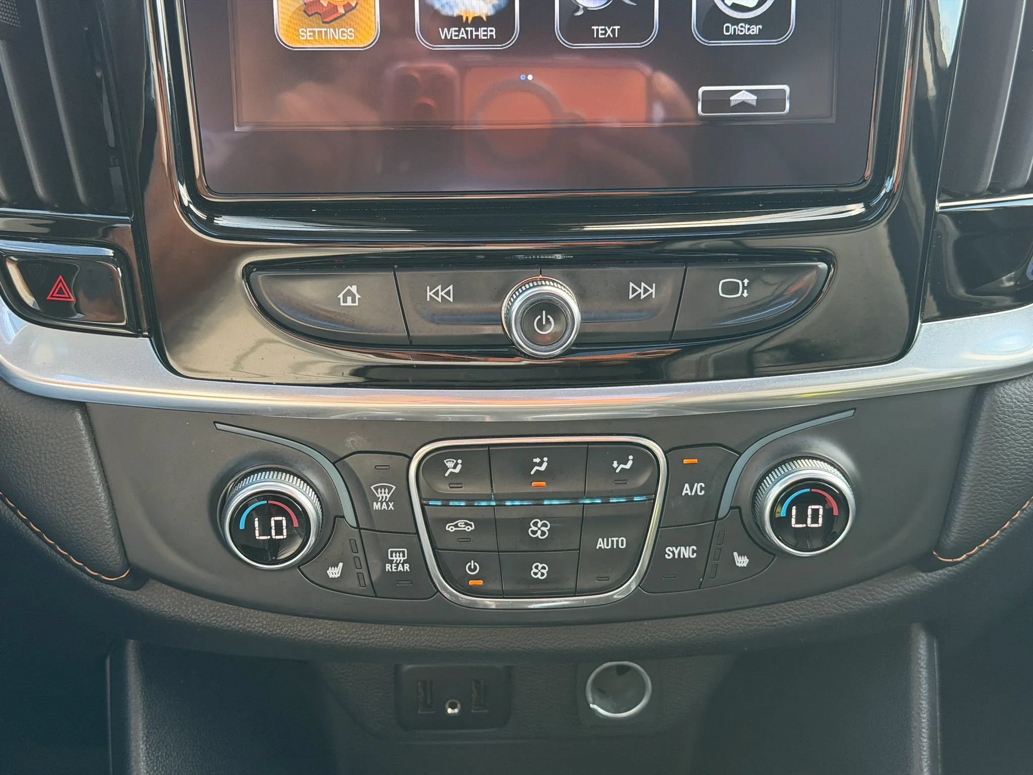 Used 2019 Chevrolet Traverse LT w/ LT Premium Package AWD/4WD image 21