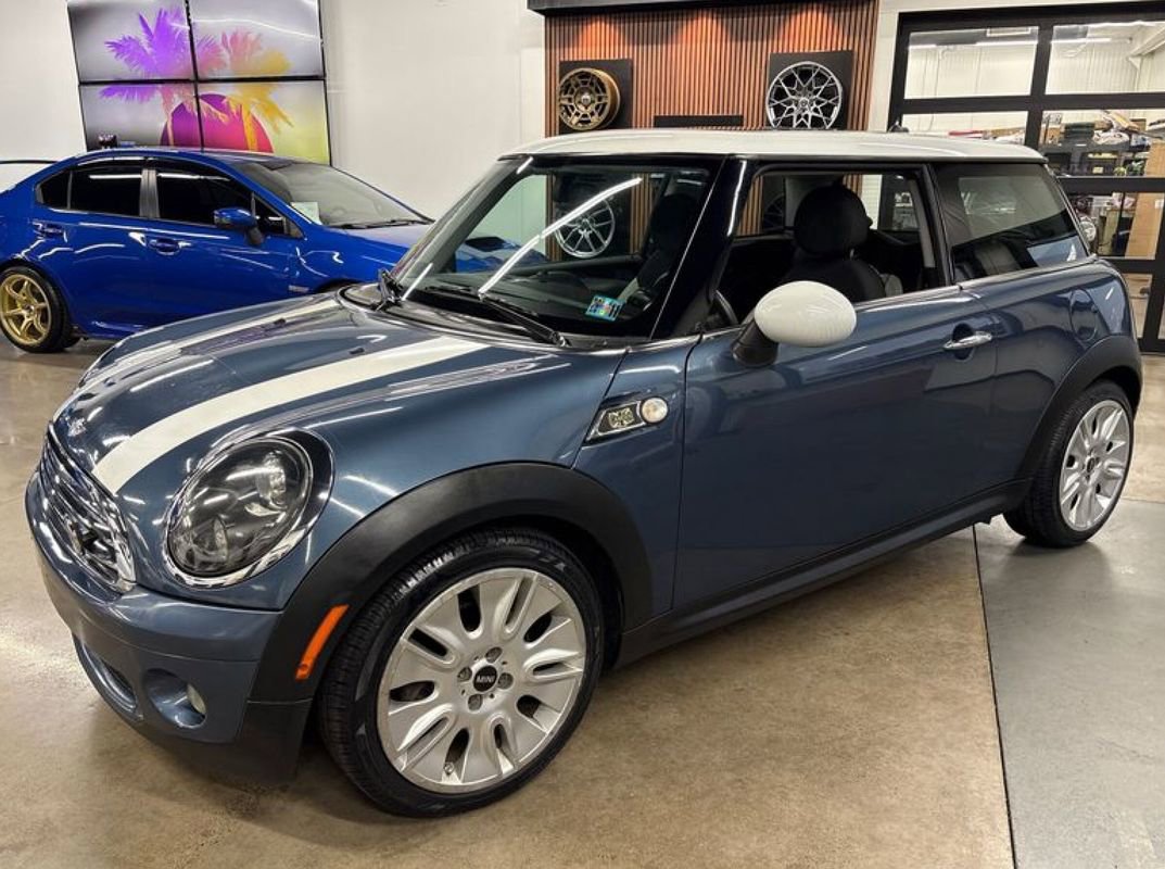 Used 2010 MINI Cooper Hardtop image 1