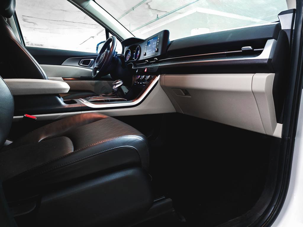 Used 2024 Kia Carnival LX image 34