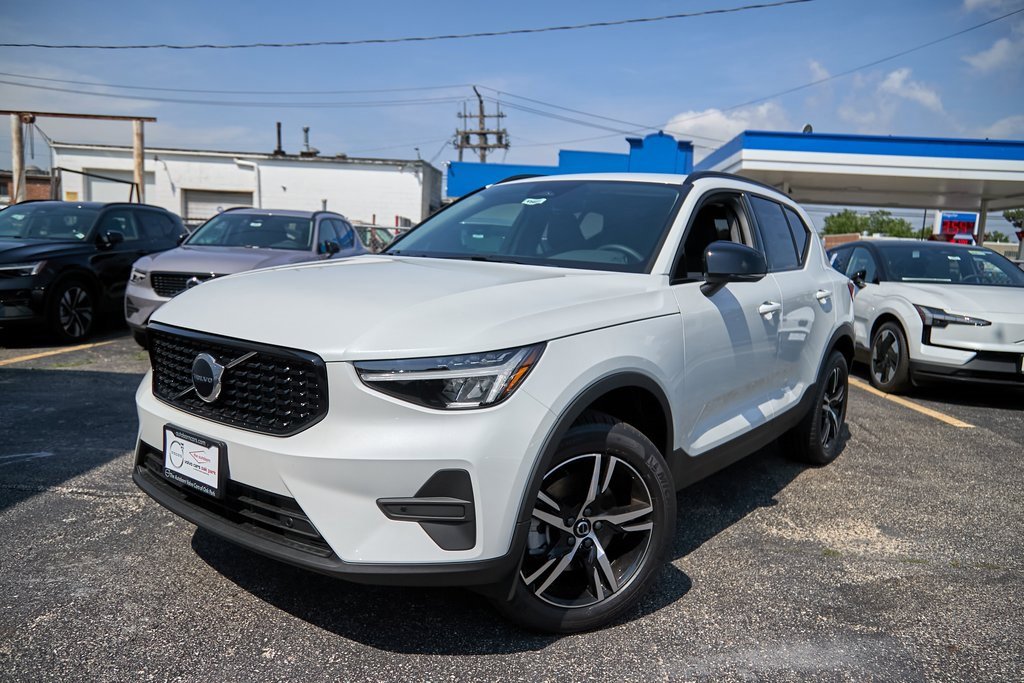New 2026 Volvo XC40 B5 Core