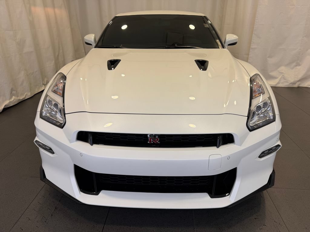 Used 2024 Nissan GT-R Premium w/ Floor Mat Package AWD/4WD image 7
