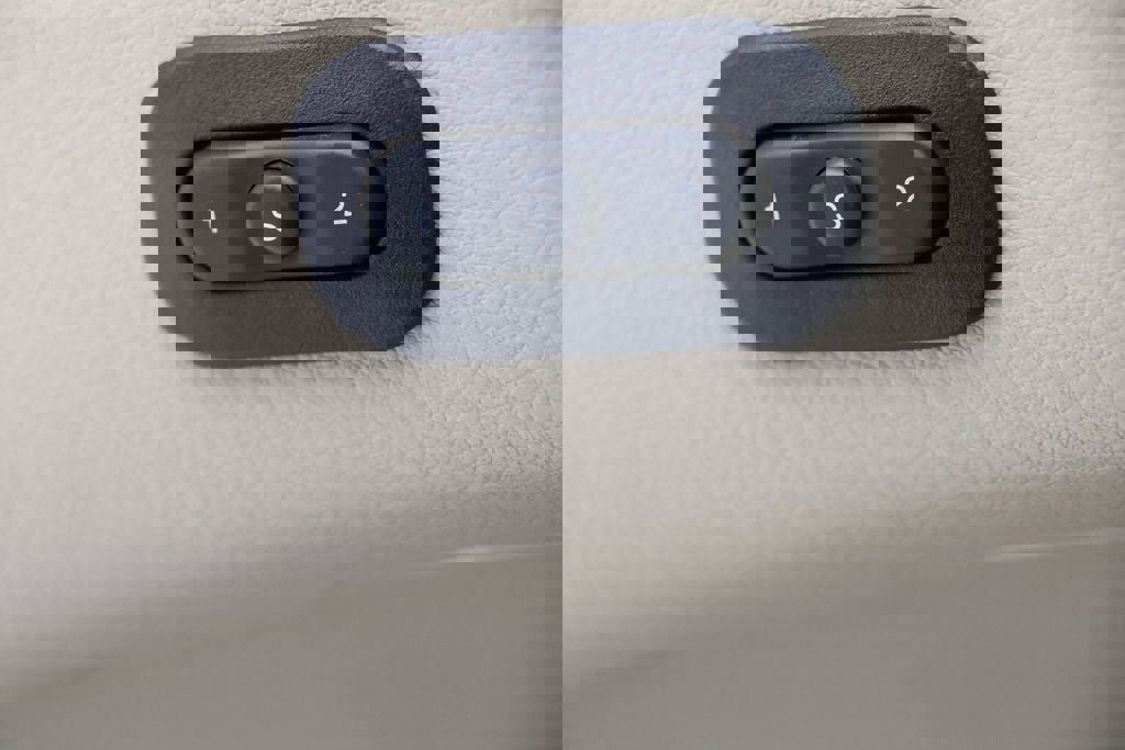 Used 2021 Jeep Grand Cherokee Limited w/ Premium Lighting Group image 31