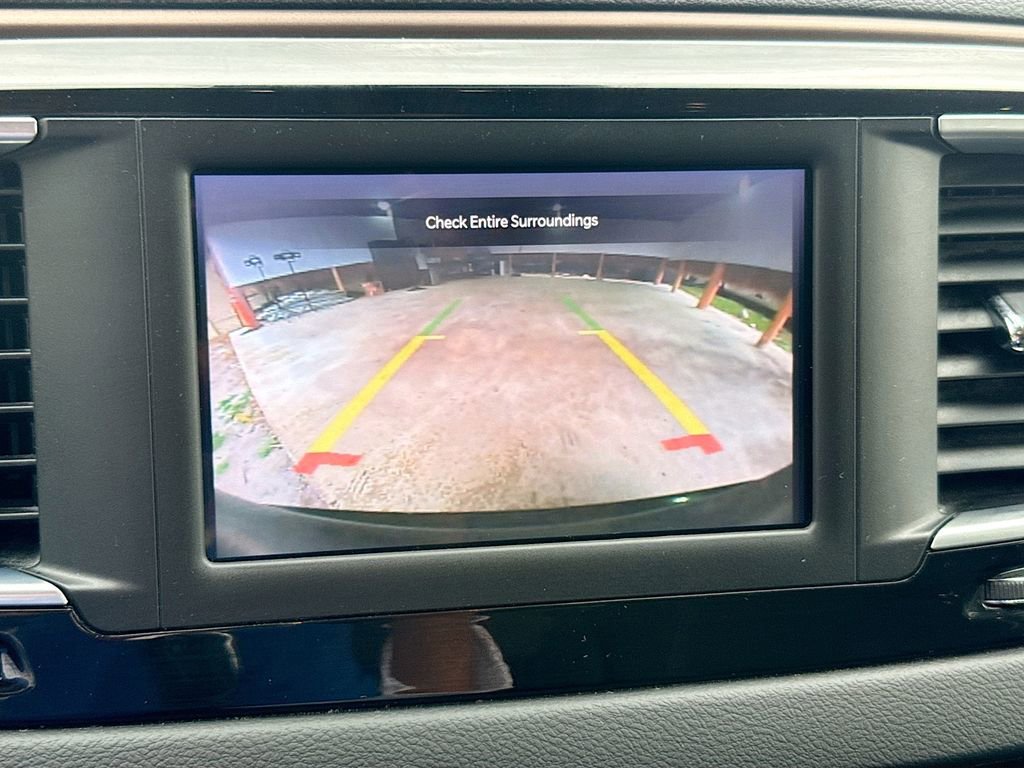 Used 2023 Chrysler Voyager LX FWD image 14