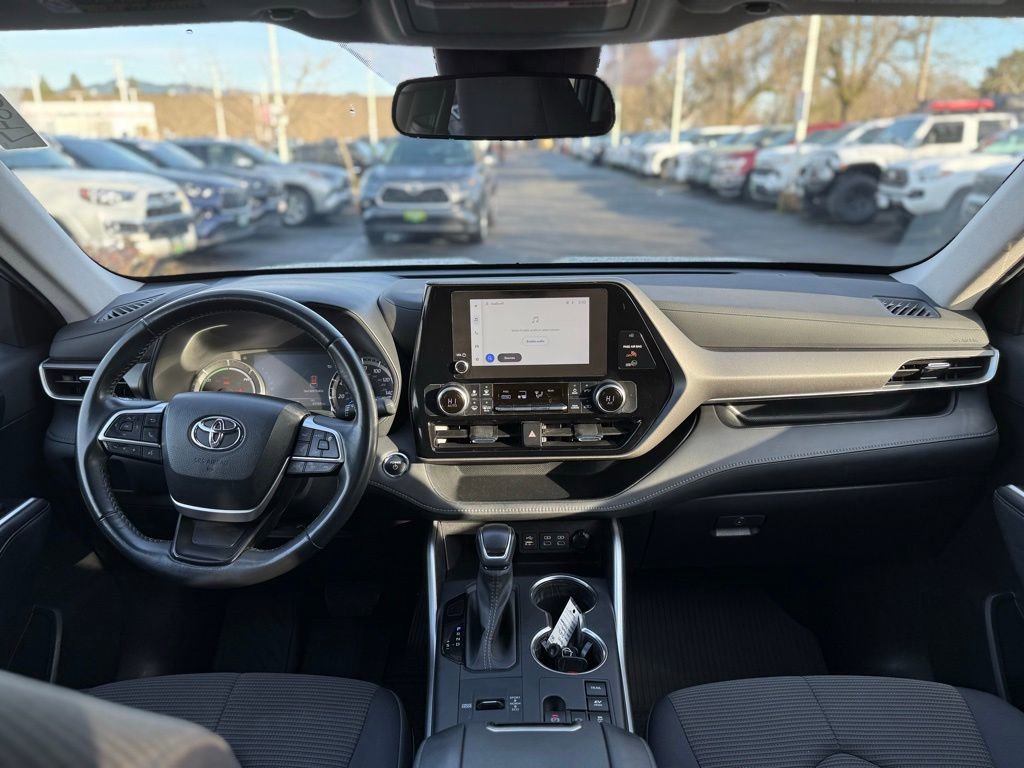Used 2023 Toyota Highlander LE image 25