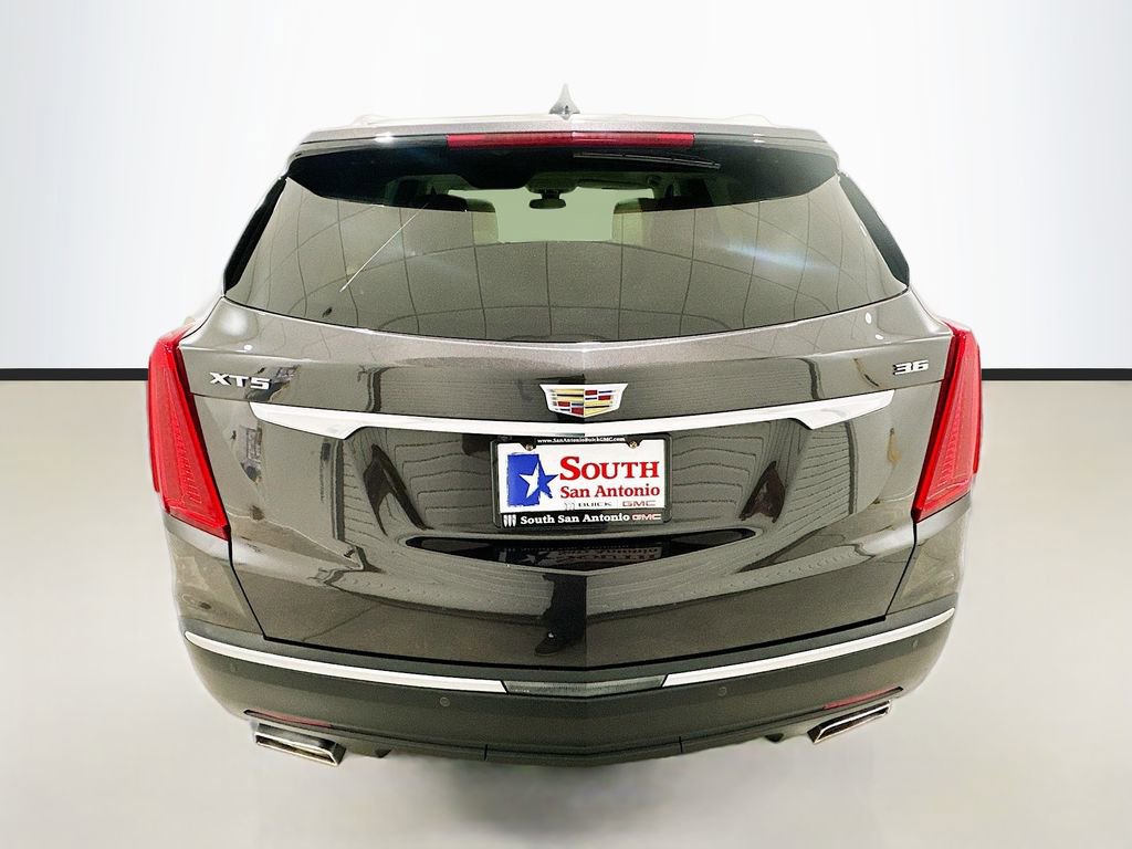 Used 2018 Cadillac XT5 Luxury w/ Driver Awareness Package image 6