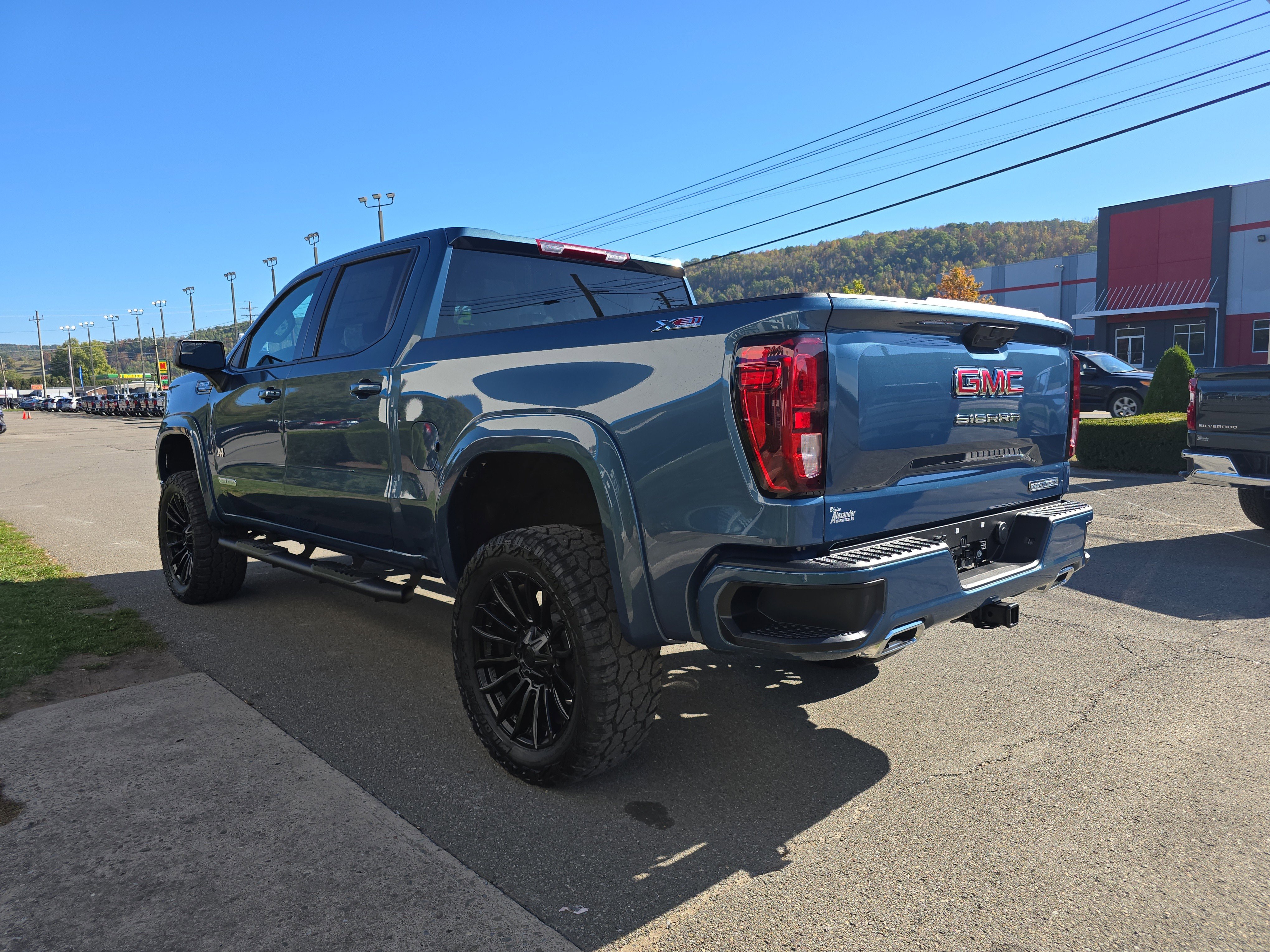 New 2025 GMC Sierra 1500 Elevation image 6