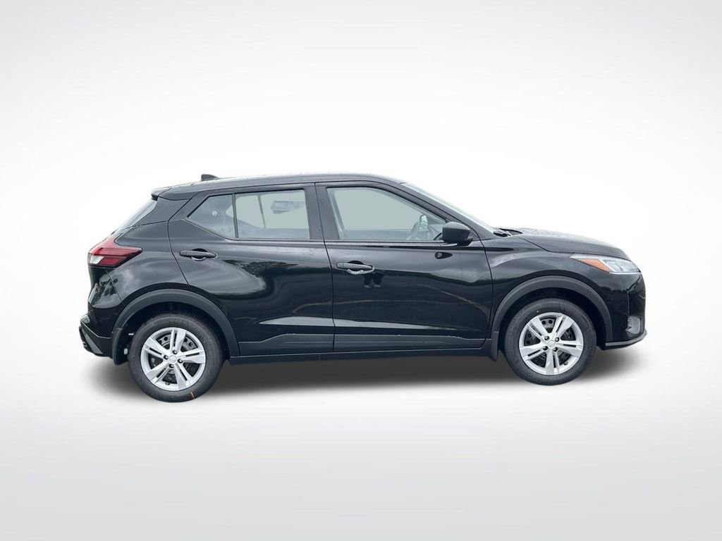New 2025 Nissan Kicks Play S image 6