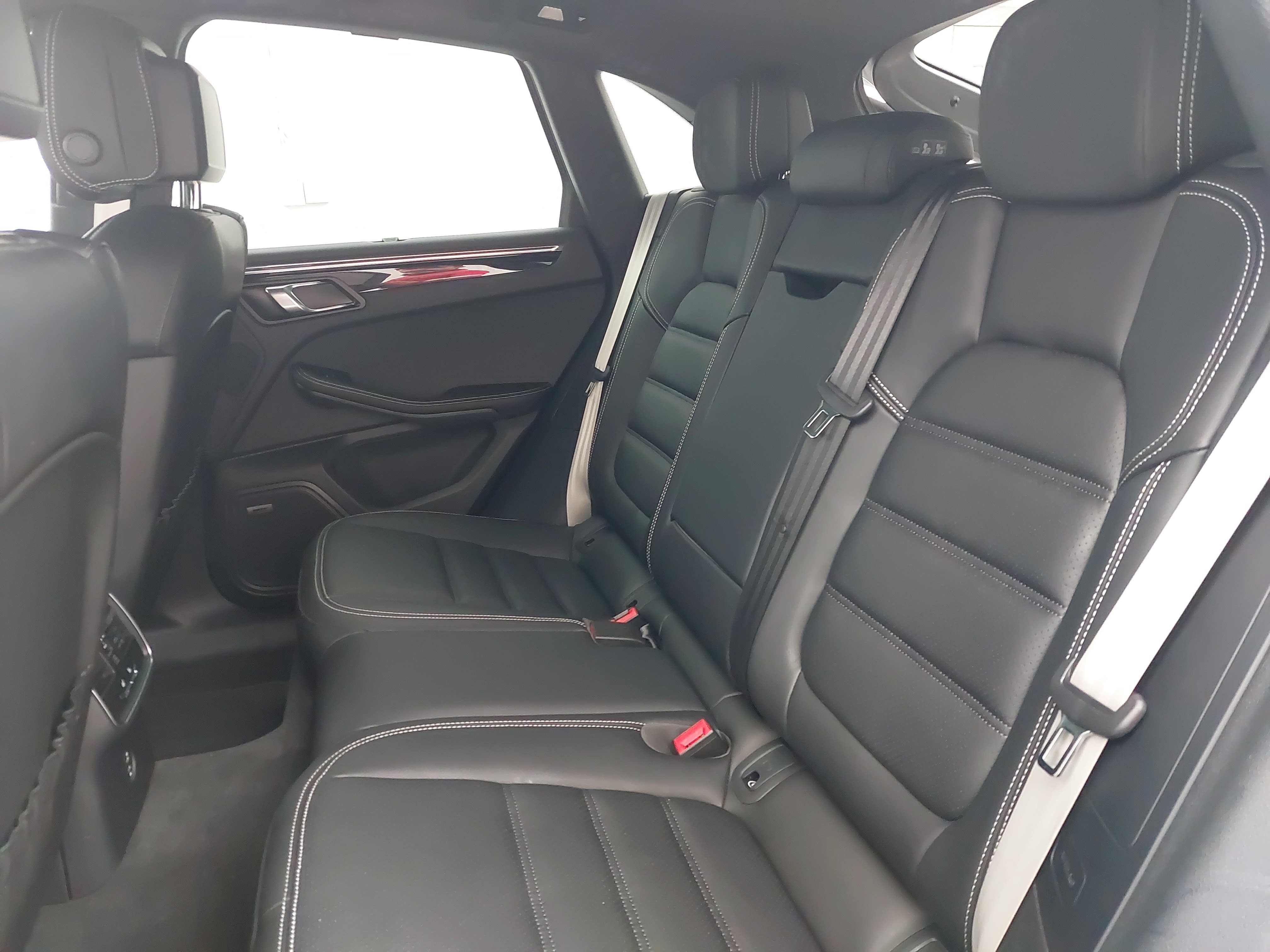 Certified 2025 Porsche Macan S AWD/4WD image 16