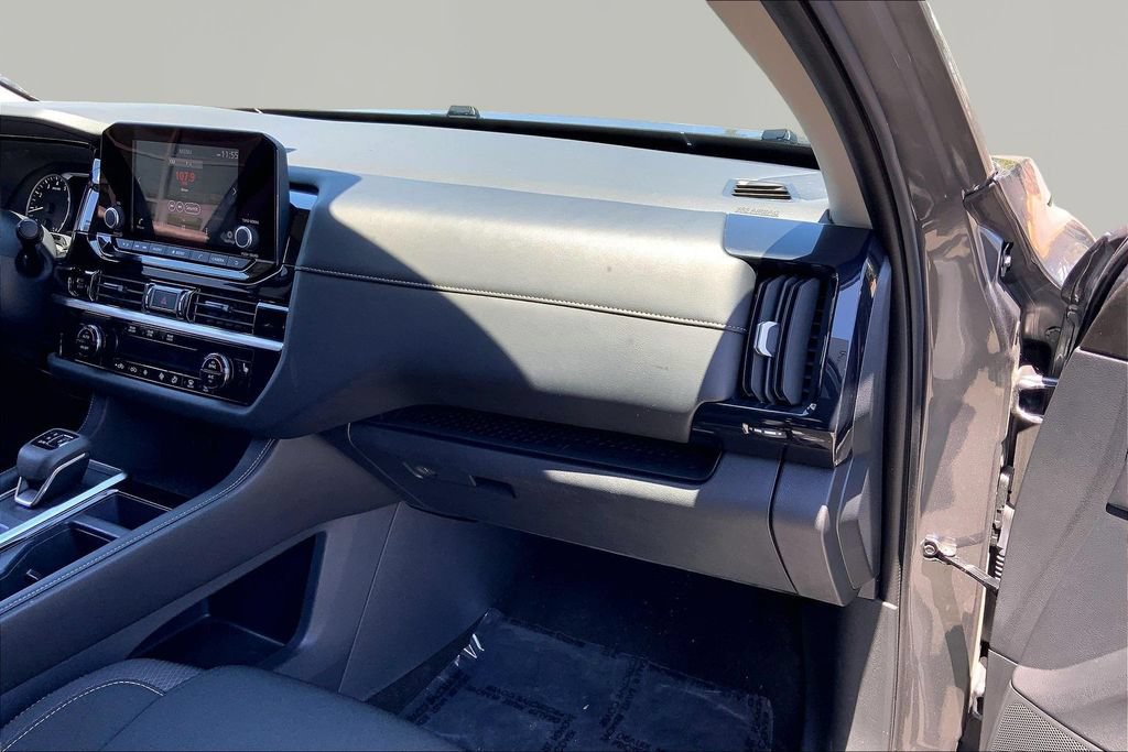 Used 2025 Nissan Pathfinder SV AWD/4WD image 19