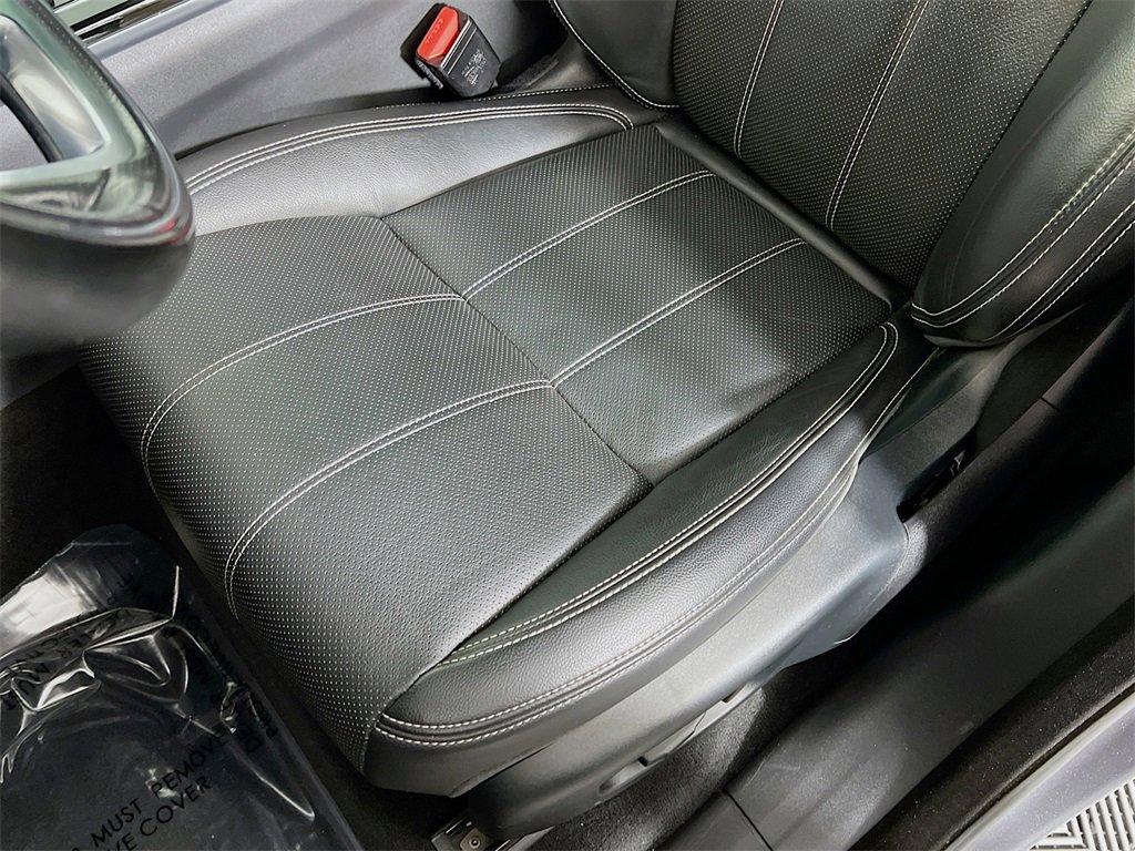 Used 2019 Land Rover Range Rover Velar R-Dynamic SE image 20