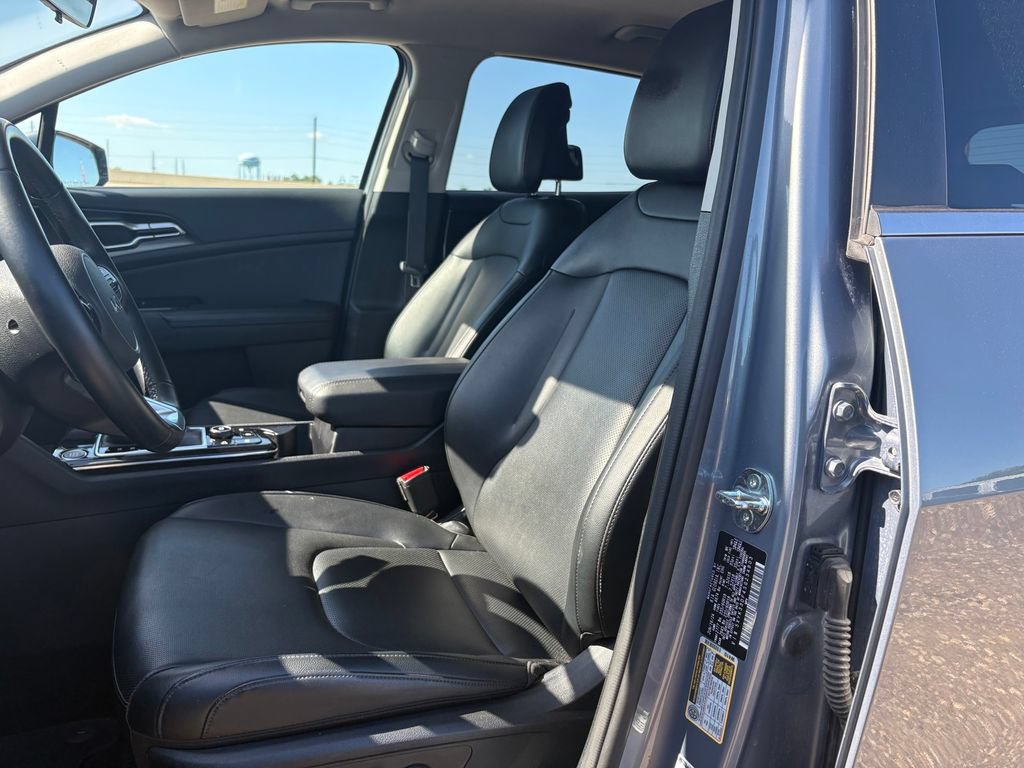 Used 2025 Kia Sportage EX FWD image 11