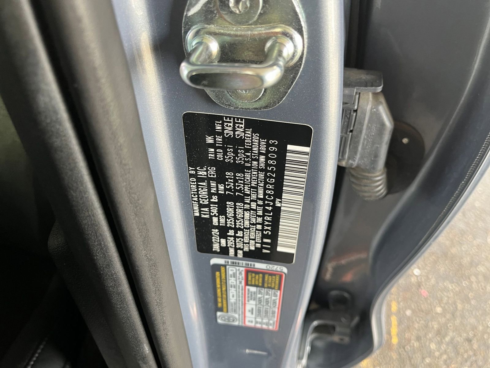 Used 2024 Kia Sorento S image 32