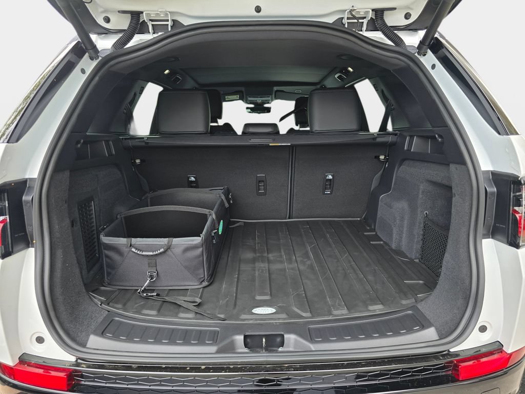 New 2026 Land Rover Discovery Sport Landmark AWD/4WD image 12