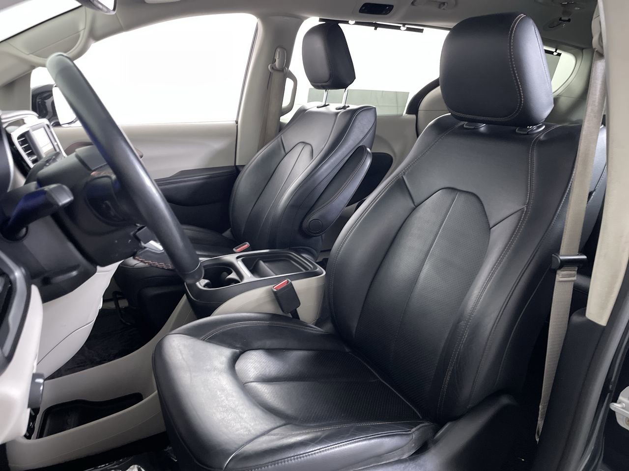 Used 2019 Chrysler Pacifica Touring-L FWD image 12