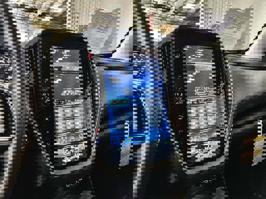 Used 2025 Subaru Crosstrek 2.0i Premium image 31