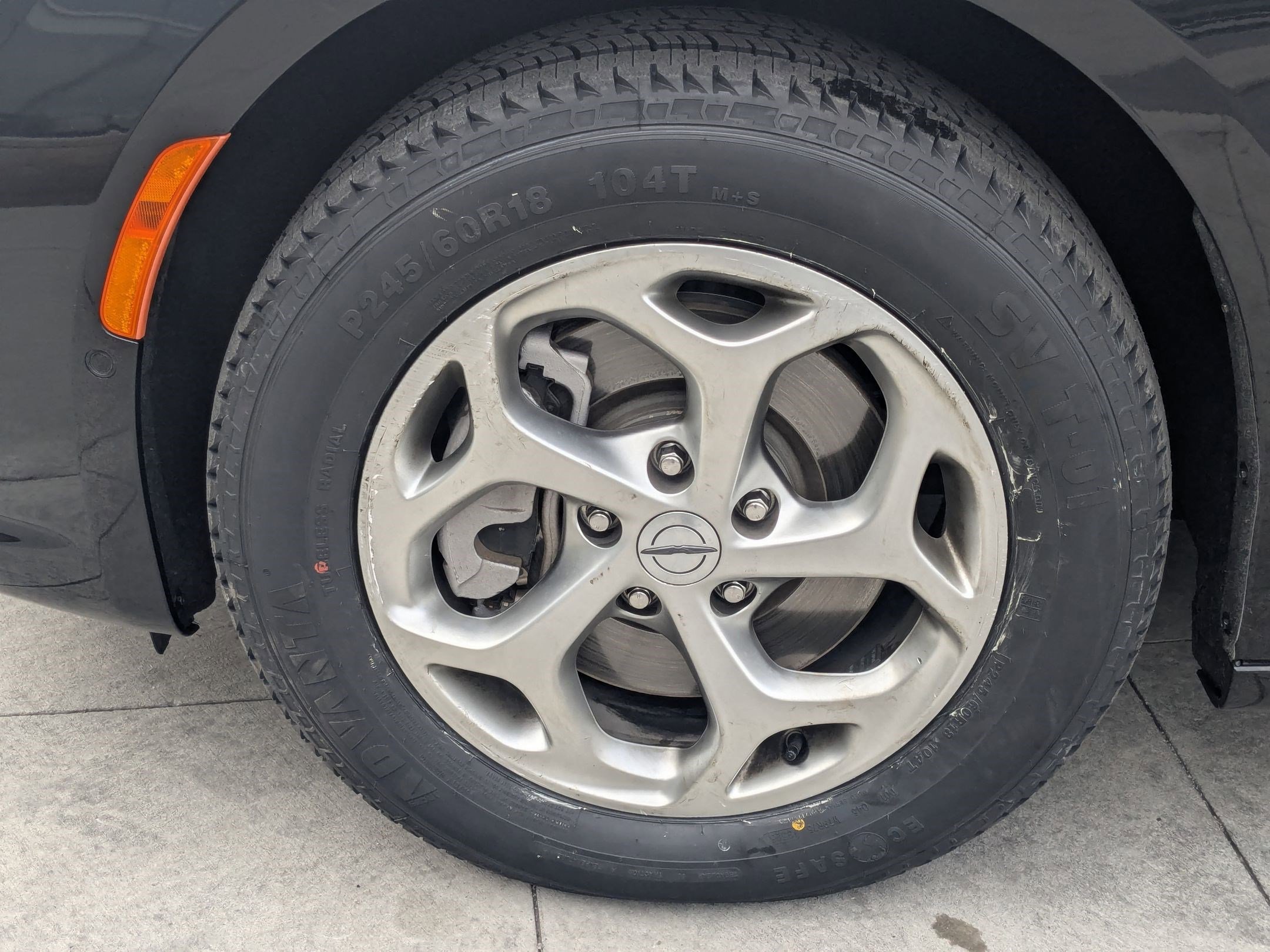 Used 2023 Chrysler Pacifica Limited w/ Uconnect Theater Family Group image 13