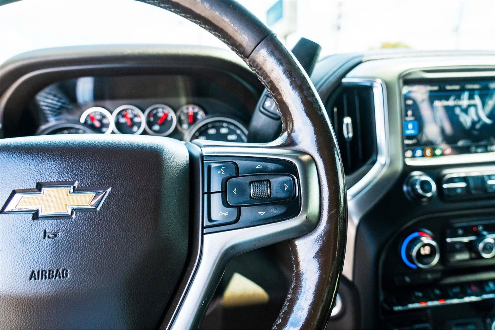 Used 2020 Chevrolet Silverado 1500 LT w/ Texas Edition AWD/4WD image 12