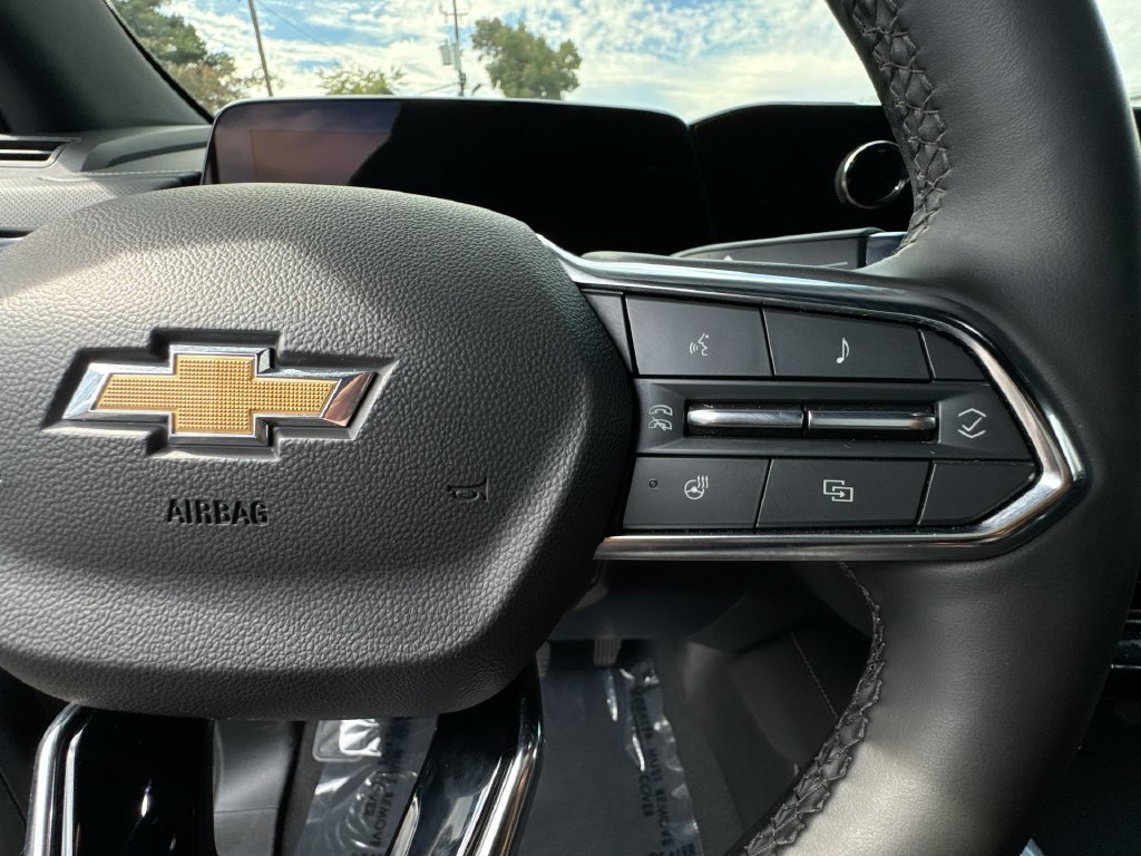 Used 2025 Chevrolet Suburban Premier RWD image 18