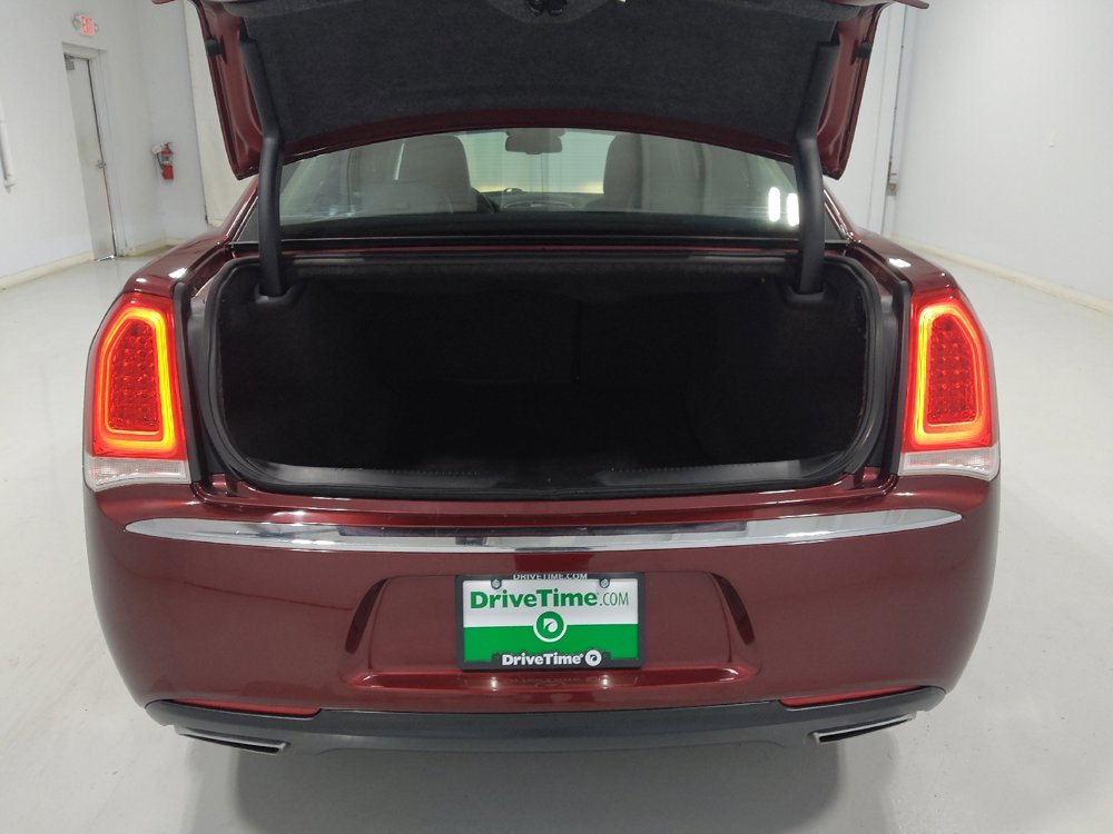 Used 2017 Chrysler 300 C image 29