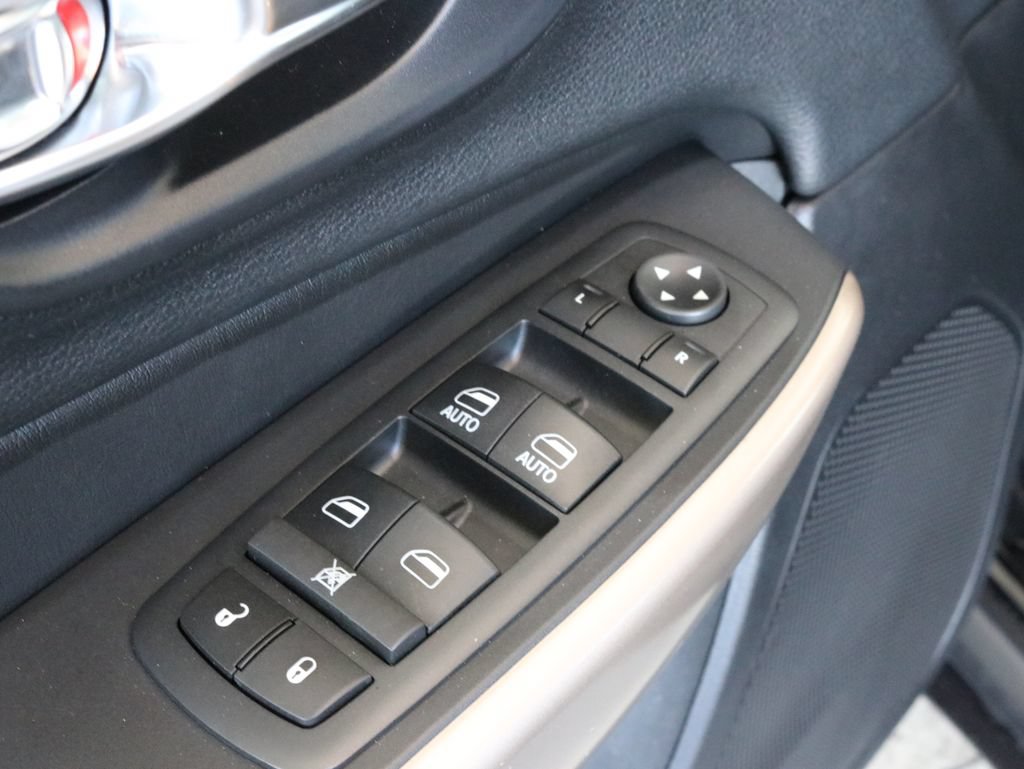 Used 2017 Jeep Cherokee Limited AWD/4WD image 21