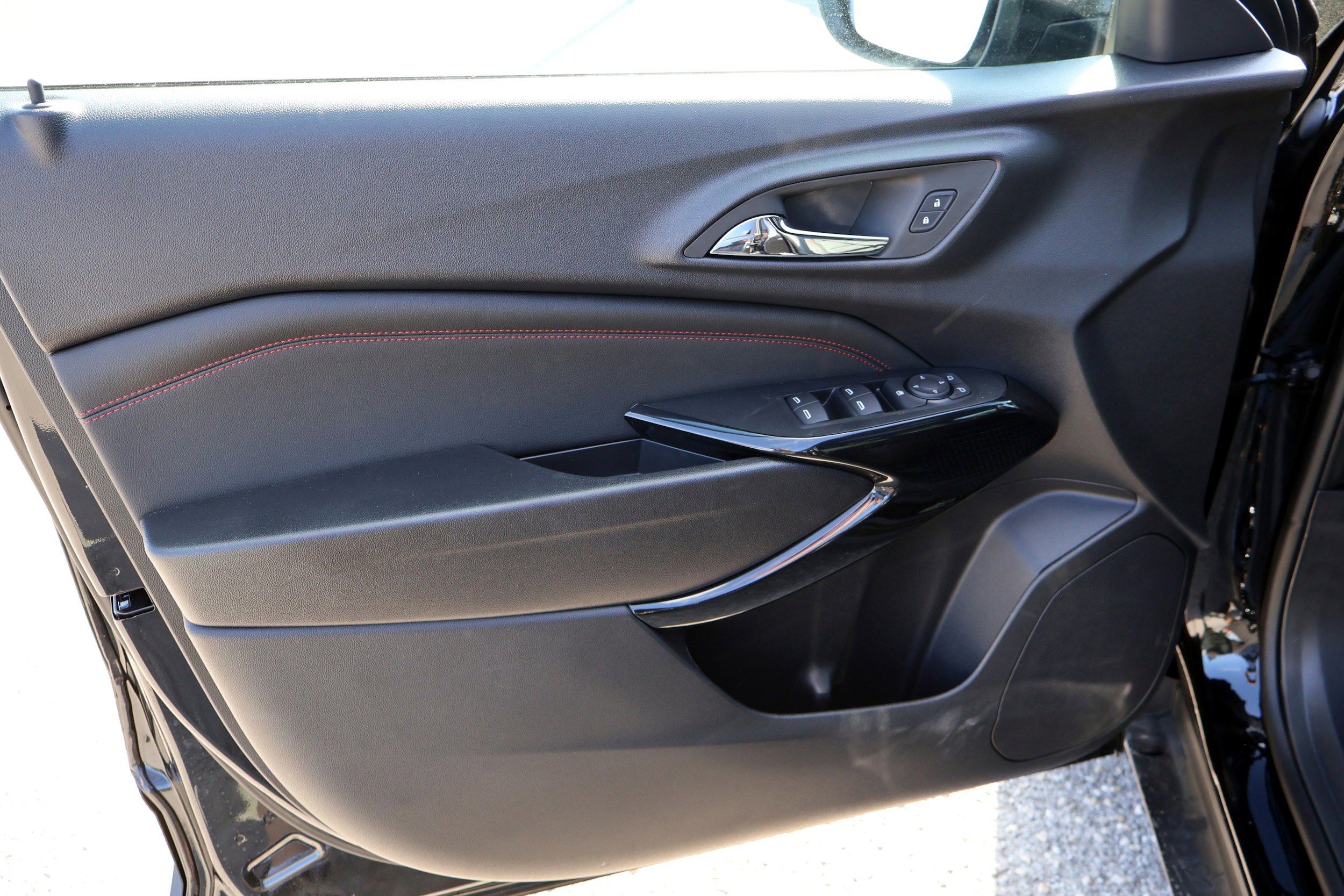 New 2026 Chevrolet Trax RS w/ Sunroof Package FWD image 9