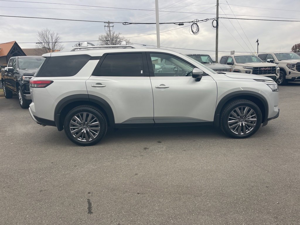 Used 2023 Nissan Pathfinder SL w/ SL Premium Package image 6