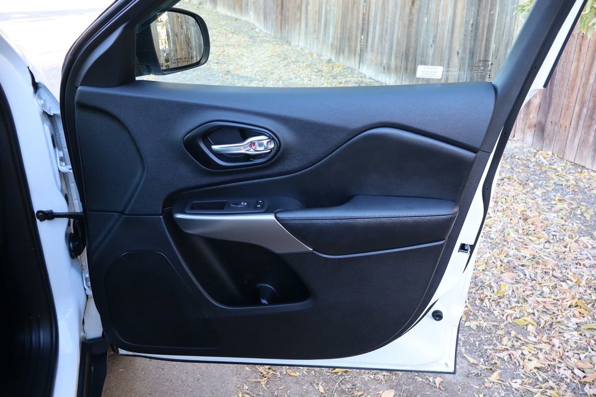 Used 2022 Jeep Cherokee Limited image 26