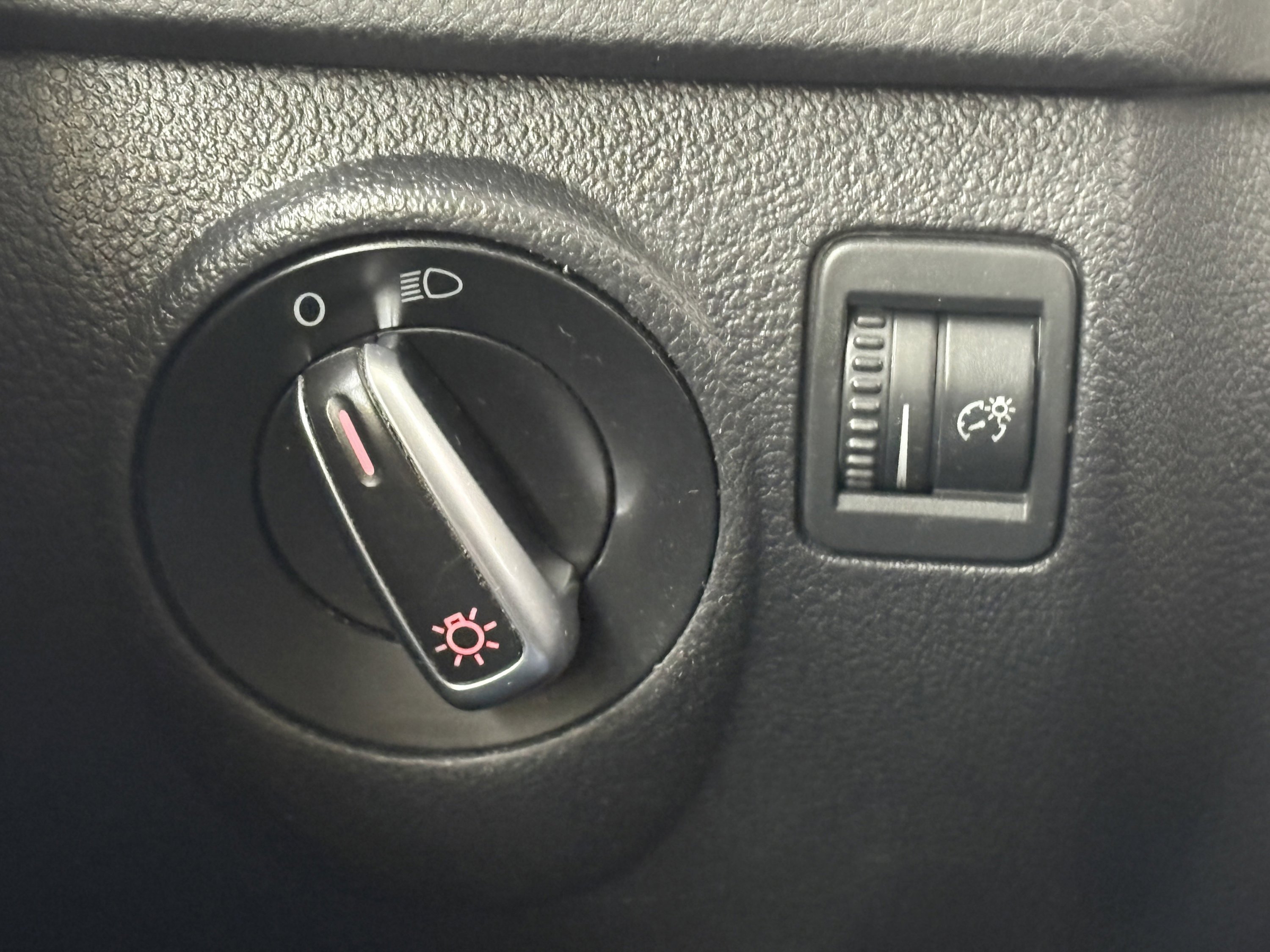 Used 2014 Volkswagen Tiguan S FWD image 17