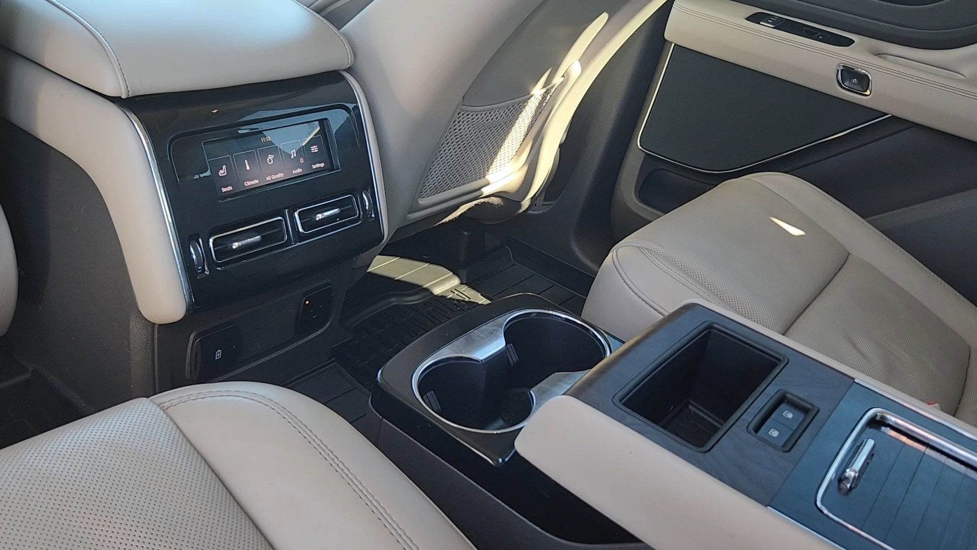 Used 2023 Lincoln Aviator Reserve w/ Equipment Group 201A image 17