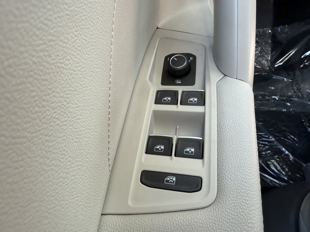 Used 2022 Volkswagen Tiguan SE FWD image 27