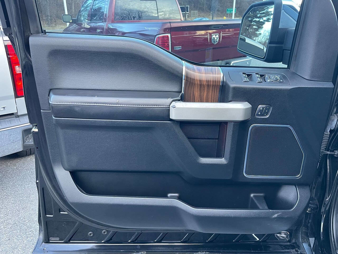 Used 2017 Ford F150 Lariat image 23