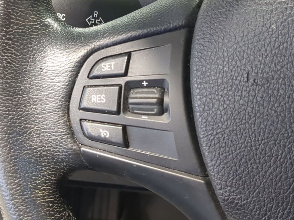 Used 2014 BMW 320i xDrive Sedan image 28