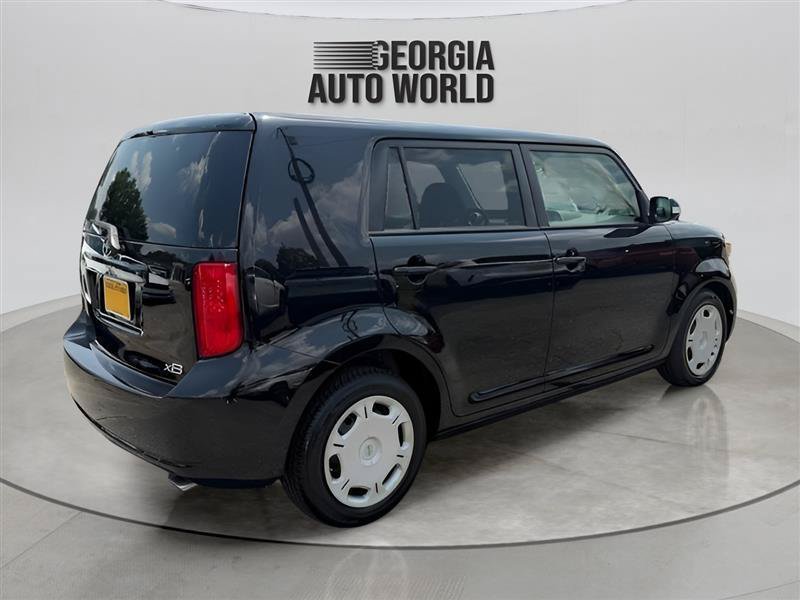 Used 2010 Scion xB FWD image 13