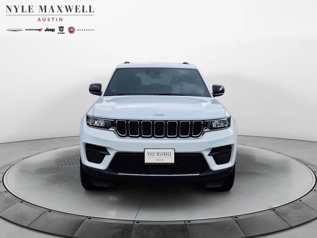 New 2025 Jeep Grand Cherokee Laredo w/ Luxury Tech Group I RWD image 18