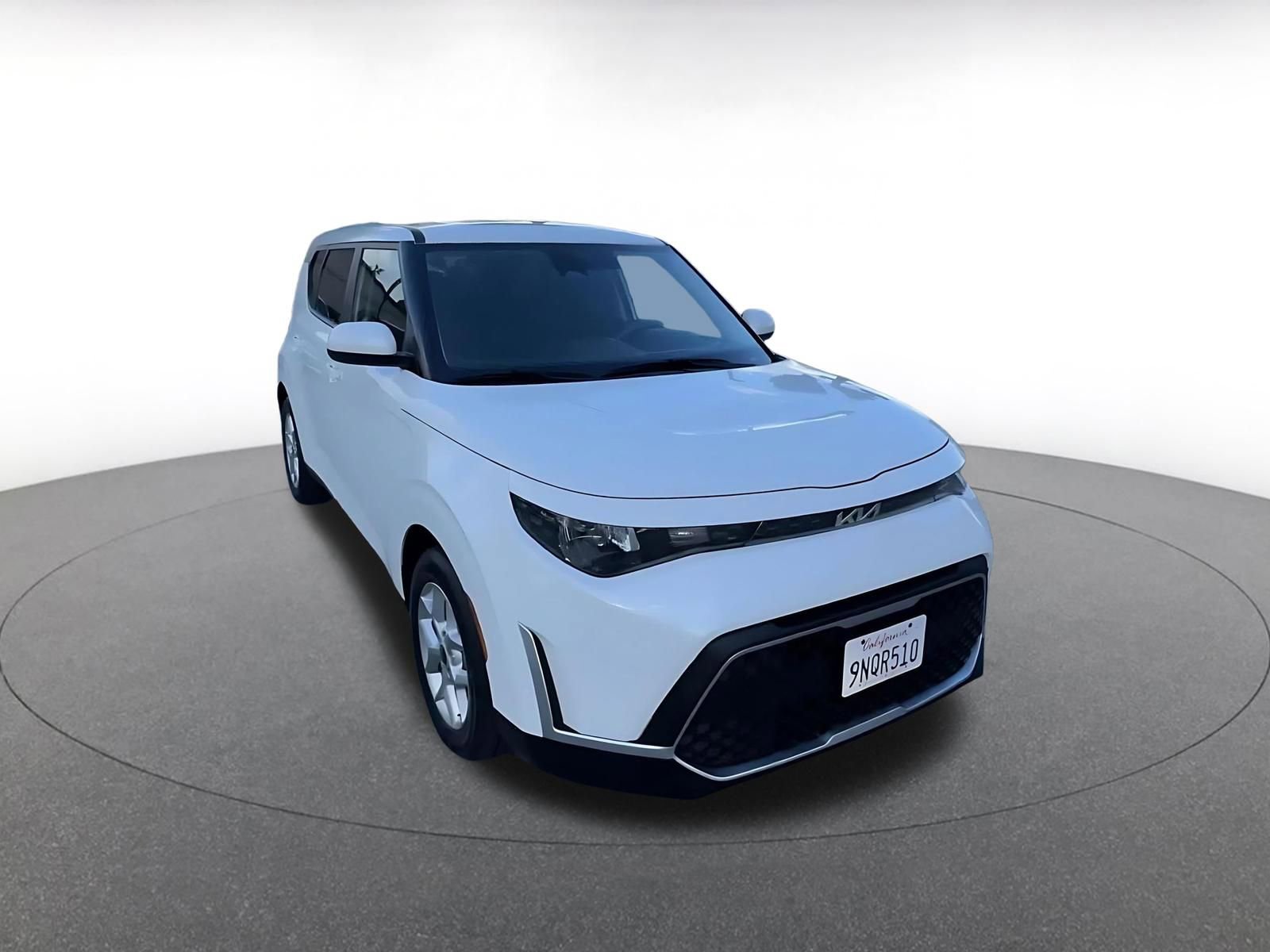 Used 2025 Kia Soul LX w/ LX Technology Package image 3