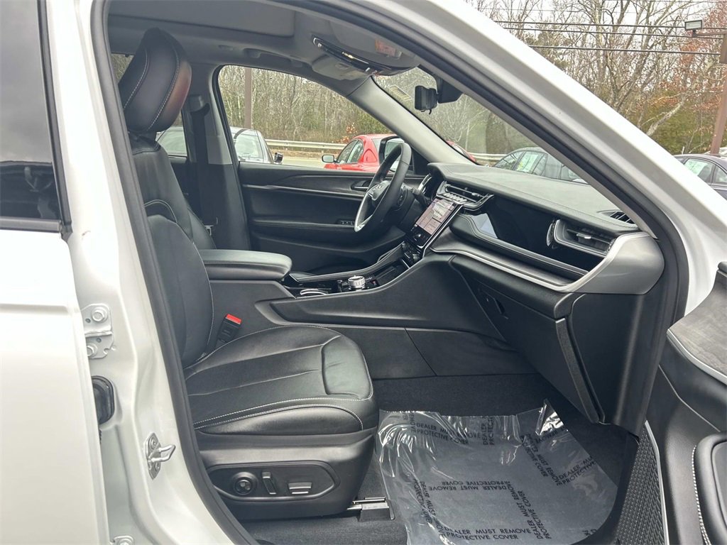 Used 2023 Jeep Grand Cherokee 4WD 4xe w/ Luxury Tech Group II image 18